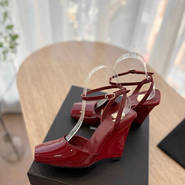 LA SCANDALE HIGH 10 CM WEDGE SANDALS IN CRIMSON RED PATENT LEATHER