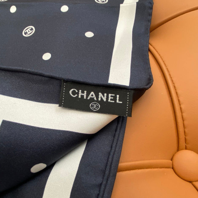 CHANEL 25S SCARF 90 IN SILK 704603