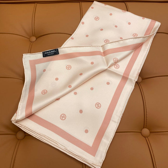 CHANEL 25S SCARF 90 IN SILK 704605