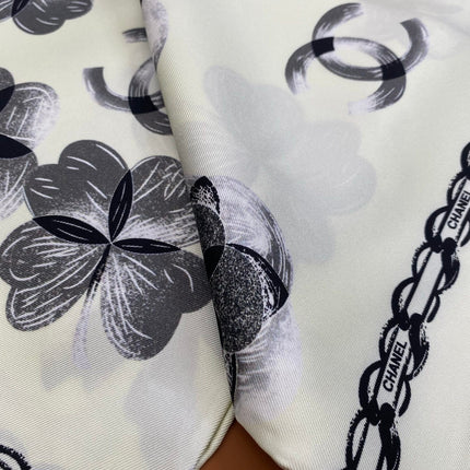 CHANEL 25S SCARF 90 IN SILK 703654