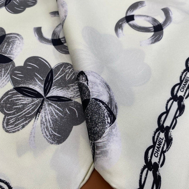 CHANEL 25S SCARF 90 IN SILK 703654