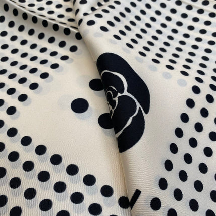 CHANEL 25S SCARF 90 IN SILK 703691