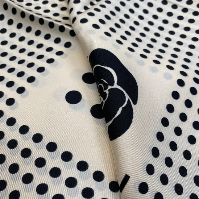CHANEL 25S SCARF 90 IN SILK 703691