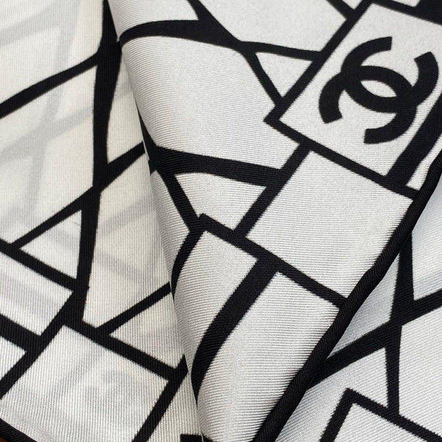 CHANEL 25S SCARF 90 IN SILK 703694
