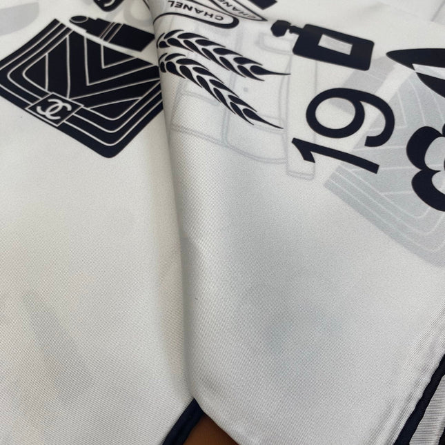 CHANEL 25S SCARF 90 IN SILK 703697