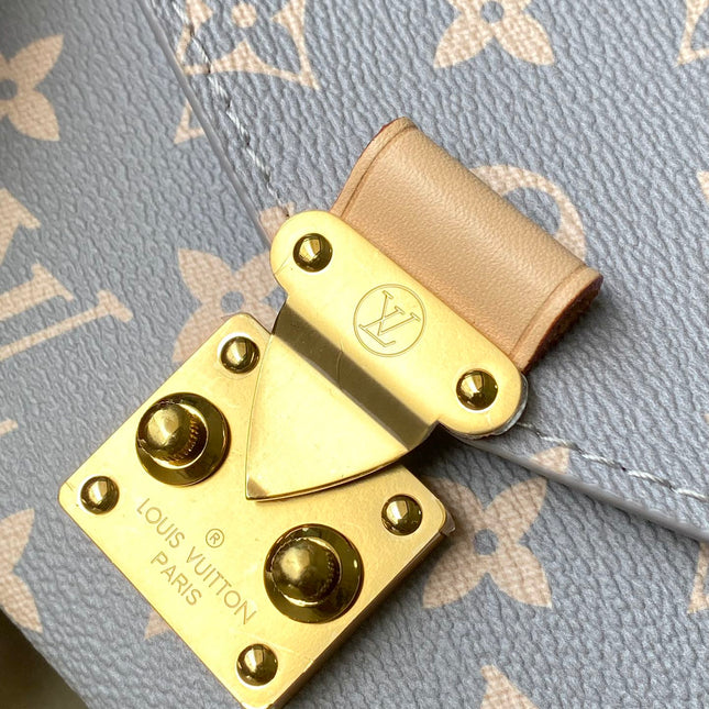 POCHETTE MÉTIS EAST WEST 21 IN GRAY CREAM MONOGRAM TRIANON CANVAS GOLD HARDWARE