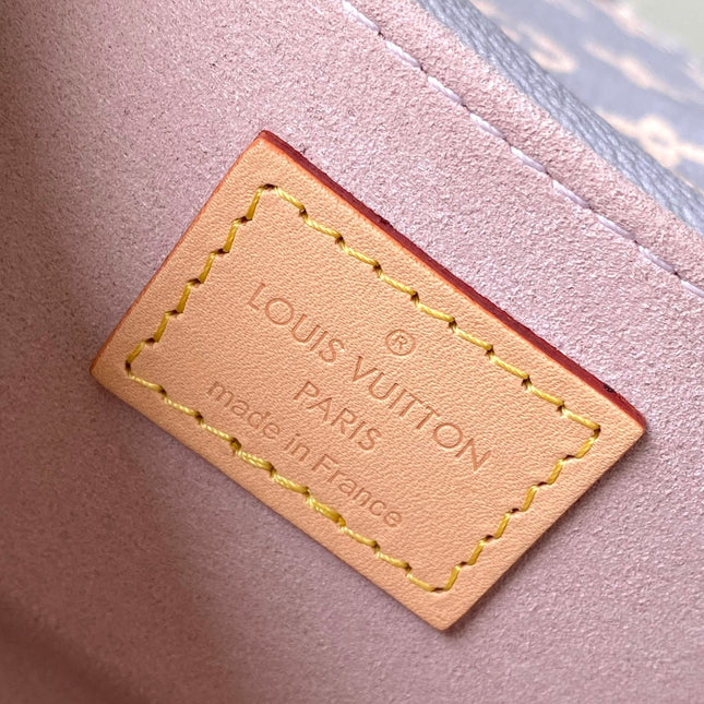 POCHETTE MÉTIS EAST WEST 21 IN GRAY CREAM MONOGRAM TRIANON CANVAS GOLD HARDWARE