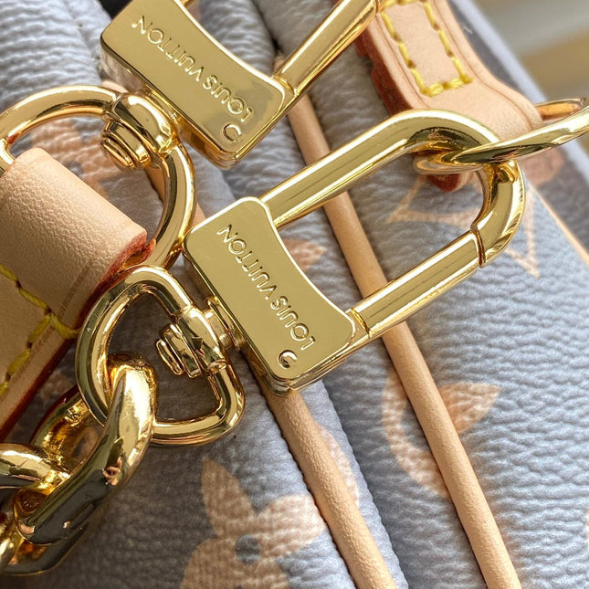 POCHETTE MÉTIS EAST WEST 21 IN GRAY CREAM MONOGRAM TRIANON CANVAS GOLD HARDWARE