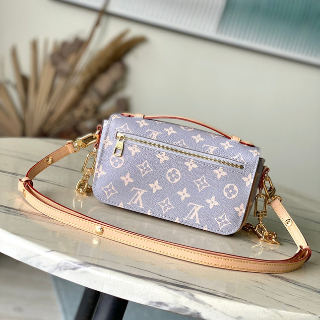 POCHETTE MÉTIS EAST WEST 21 IN GRAY CREAM MONOGRAM TRIANON CANVAS GOLD HARDWARE