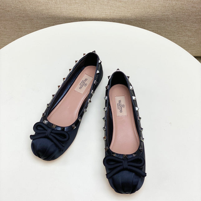 ROCKSTUD PATENT LEATHER BALLERINA IN BLACK SILK