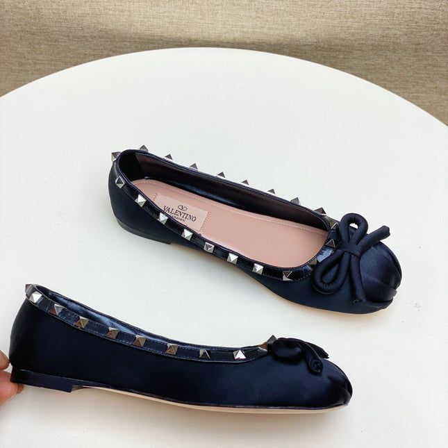 ROCKSTUD PATENT LEATHER BALLERINA IN BLACK SILK