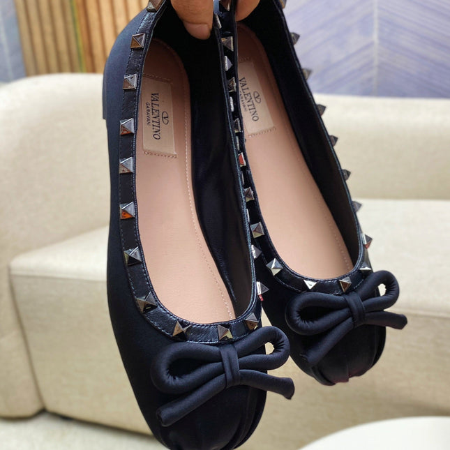 ROCKSTUD PATENT LEATHER BALLERINA IN BLACK SILK