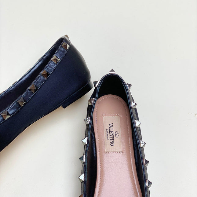 ROCKSTUD PATENT LEATHER BALLERINA IN BLACK SILK