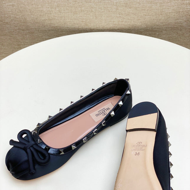ROCKSTUD PATENT LEATHER BALLERINA IN BLACK SILK