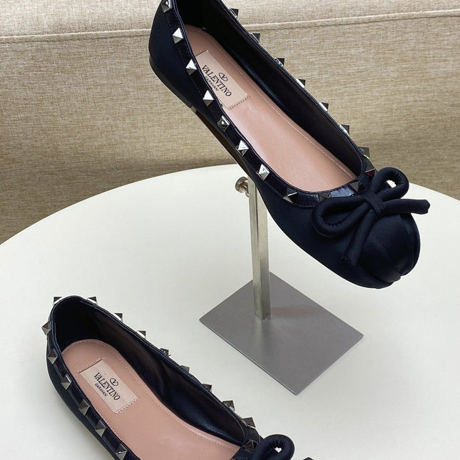 ROCKSTUD PATENT LEATHER BALLERINA IN BLACK SILK