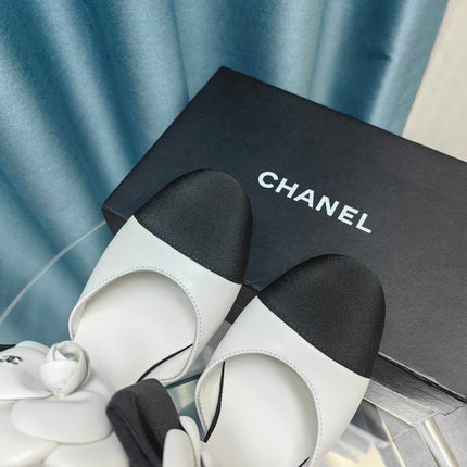 HIGH HEELS IN WHITE MIX BLACK SHEEPSKIN WITH FLOWER