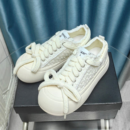 THICK-SOLED SHOES IN WHITE WOVEN WOOL