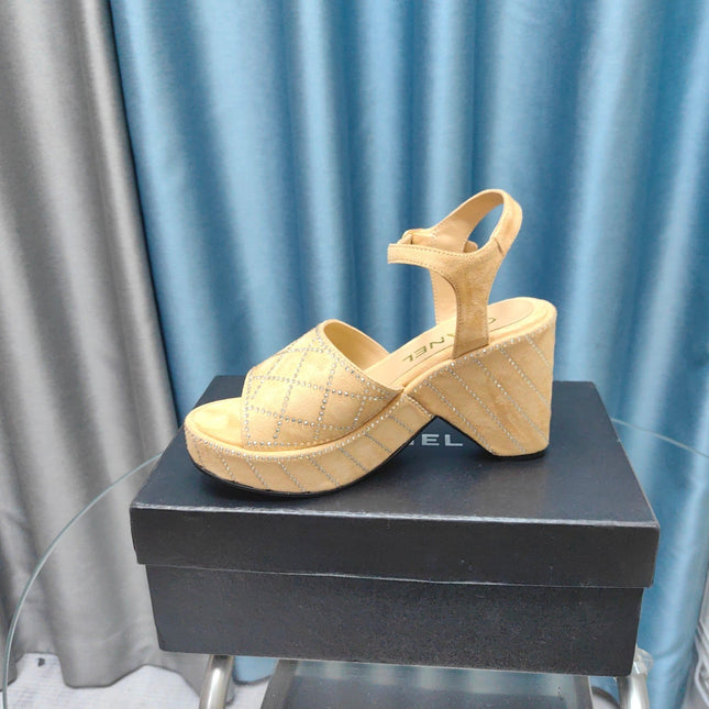 THICK-SOLED WEDGE SANDALS IN BEIGE CREAM SUEDE