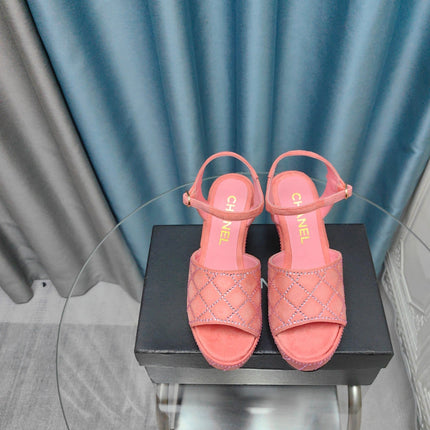 THICK-SOLED WEDGE SANDALS IN LIGHT PINK SUEDE