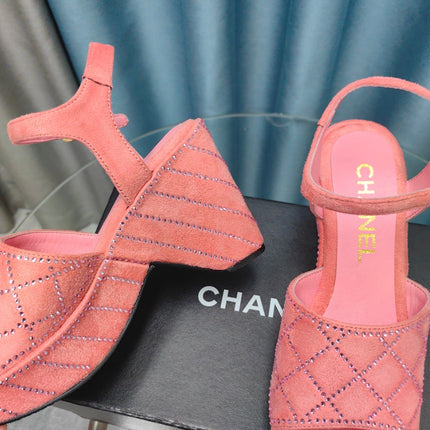 THICK-SOLED WEDGE SANDALS IN LIGHT PINK SUEDE