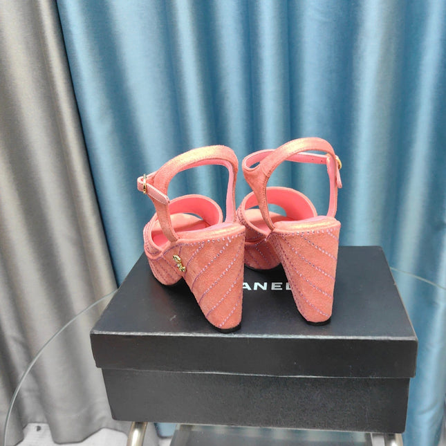 THICK-SOLED WEDGE SANDALS IN LIGHT PINK SUEDE