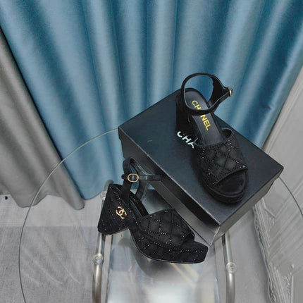 THICK-SOLED WEDGE SANDALS IN BLACK SUEDE