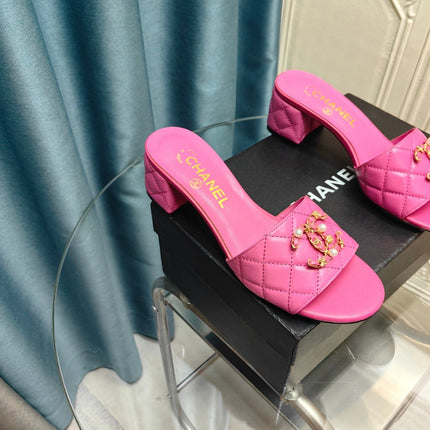 MULE SLIDE SANDAL IN BRIGHT PINK LAMBSKIN