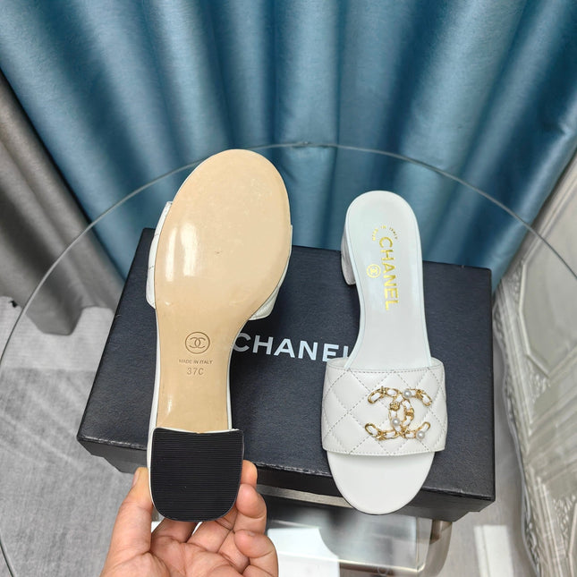 MULE SLIDE SANDAL IN WHITE LAMBSKIN