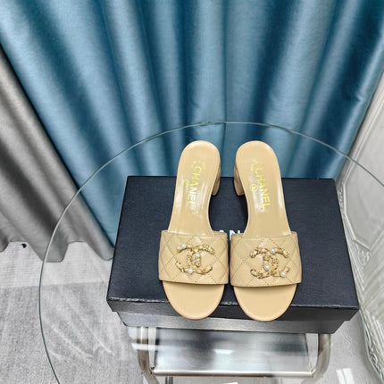 MULE SLIDE SANDAL IN BEIGE CREAM LAMBSKIN