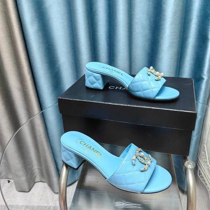 MULE SLIDE SANDAL IN SKY BLUE LAMBSKIN