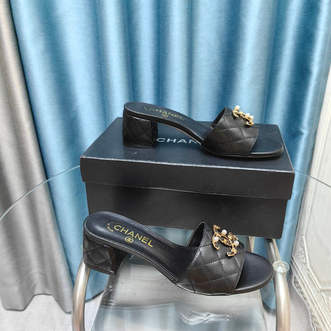 MULE SLIDE SANDAL IN BLACK LAMBSKIN