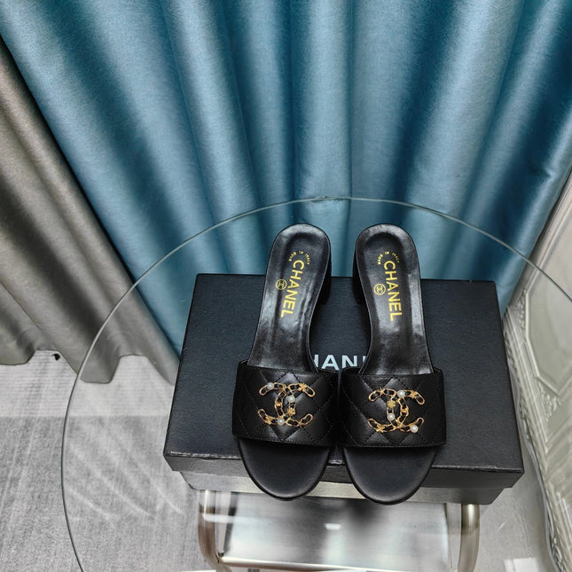 MULE SLIDE SANDAL IN BLACK LAMBSKIN