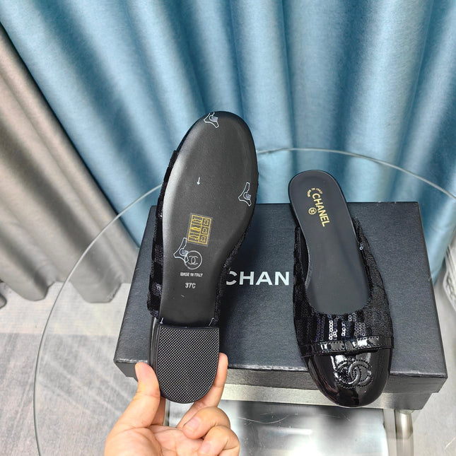 MULE IN BLACK SATIN AND LAMBSKIN