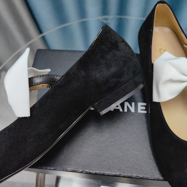 MARY JANE SHOES BLACK SUEDE WITH WHITE BOW
