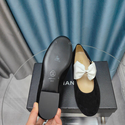 MARY JANE SHOES BLACK SUEDE WITH WHITE BOW