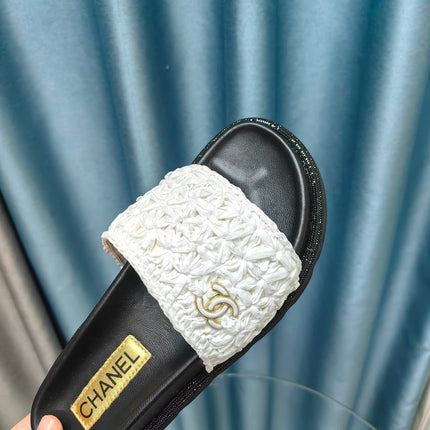 KNIT SLIPPERS IN LIGHT PINK WOVEN SATIN AND BLACK SHEEPSKIN