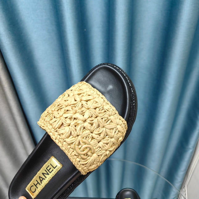 KNIT SLIPPERS IN DARK CREAM WOVEN SATIN AND BLACK SHEEPSKIN