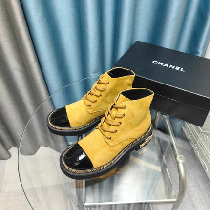 SHORT BOOTS IN GOLD YELLOW SUEDE AND BLACK SHEEPSKIN