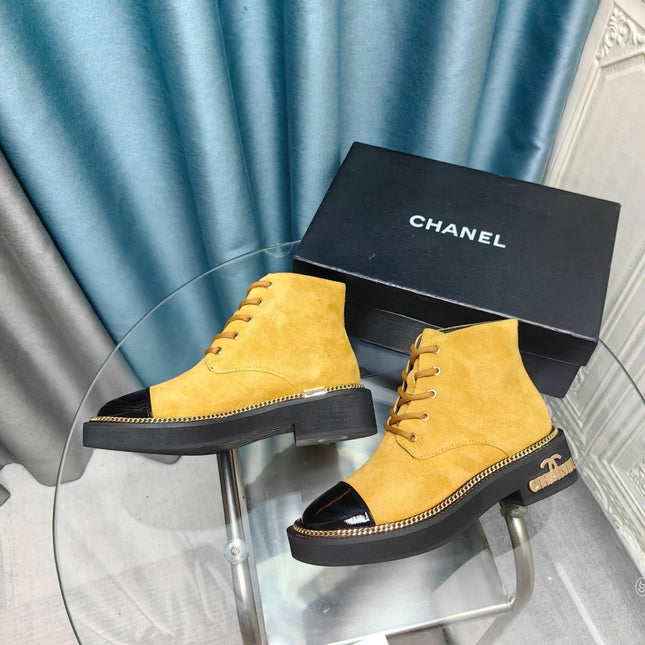 SHORT BOOTS IN GOLD YELLOW SUEDE AND BLACK SHEEPSKIN