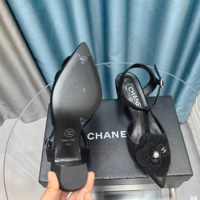 CC CAMELLIA SANDAL IN BLACK SUEDE AND CALFSKIN WITH FLOWER