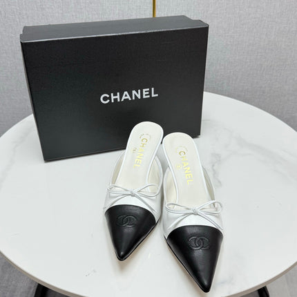 CC HEEL MULES 25S IN BLACK AND WHITE LAMBSKIN WITH BOW