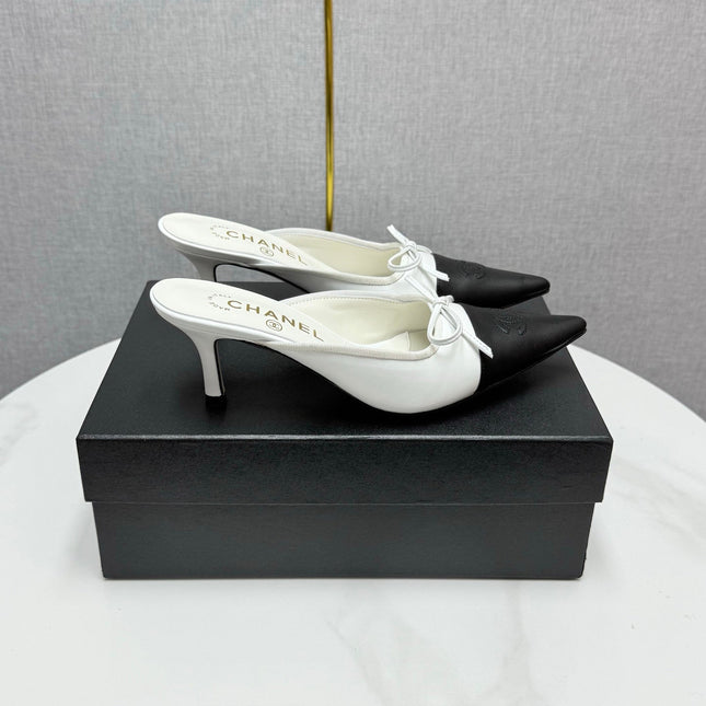 CC HEEL MULES 25S IN BLACK AND WHITE LAMBSKIN WITH BOW