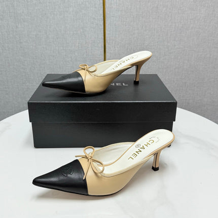 CC HEEL MULES 25S IN BLACK AND BEIGE LAMBSKIN WITH BOW