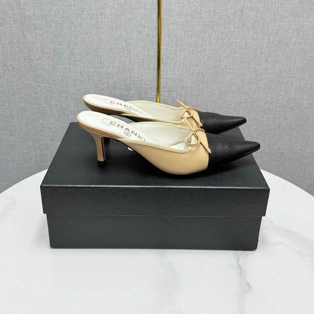 CC HEEL MULES 25S IN BLACK AND BEIGE LAMBSKIN WITH BOW