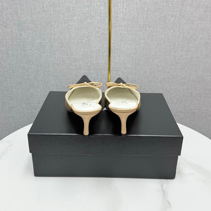 CC HEEL MULES 25S IN BLACK AND BEIGE LAMBSKIN WITH BOW