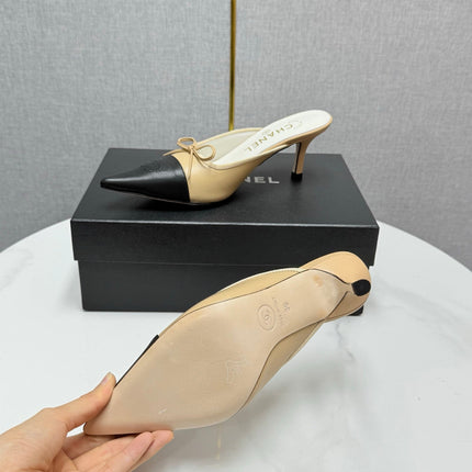 CC HEEL MULES 25S IN BLACK AND BEIGE LAMBSKIN WITH BOW