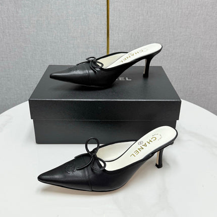 CC HEEL MULES 25S IN BLACK LAMBSKIN WITH BOW