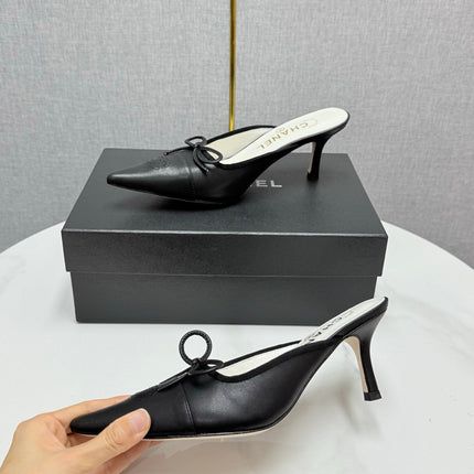 CC HEEL MULES 25S IN BLACK LAMBSKIN WITH BOW