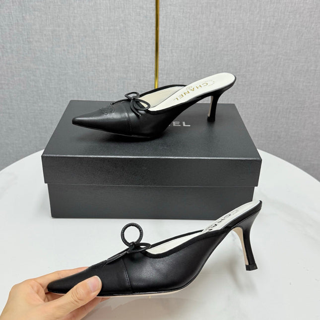 CC HEEL MULES 25S IN BLACK LAMBSKIN WITH BOW