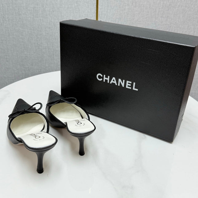 CC HEEL MULES 25S IN BLACK LAMBSKIN WITH BOW
